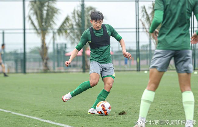 今日焦点战预告16:45 澳超赛场 悉尼FC VS 惠灵顿凤凰 惠灵顿凤凰强势出击能否在客场全身而退？01:30 意甲赛事 那不勒斯 VS 蒙扎 那不勒斯欲在主场迎来反弹重返欧战区!02:45 葡超赛场 本菲卡 VS 法马利卡奥 本菲卡对榜首之位虎视眈眈，法马利卡奥客场之旅恐难以全身而退？03:45 意甲赛事 热那亚 VS 国际米兰 国米已连续多场赛事保持不败，火“热”势头欲继续延续？ 事件那不勒斯后卫纳坦肩膀脱臼，马扎里：队医说他将缺席一个半月那不勒斯主帅马扎里称，后卫纳坦因肩膀脱臼将缺席一个半月时间。